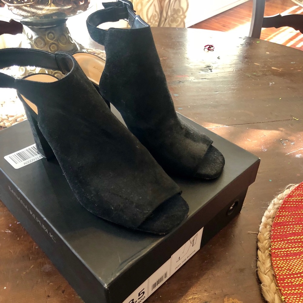 Banana republic suede peep toe bootie.  Worn once